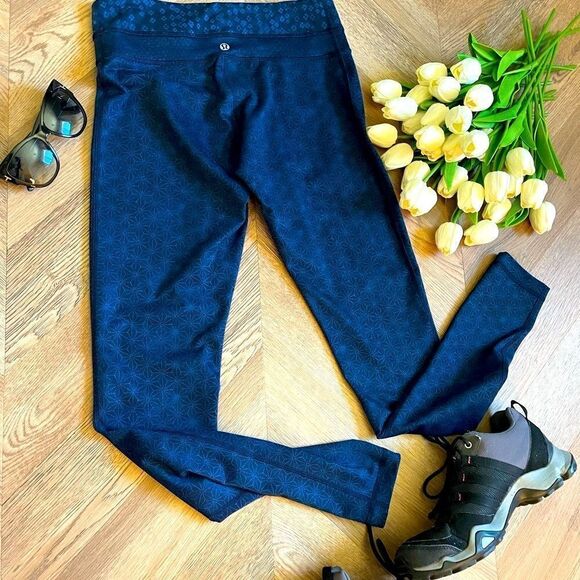 ♥️ Lululemon Wunder Under Crop Sashiko Cross Inkwell Size 6 - Picture 3 of 12